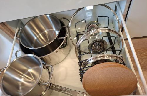 Posing Apartment | Appartment-Ferienwohnung mit Küche, Bad, WLAN, Klimaanlage, Modern eingerichtet