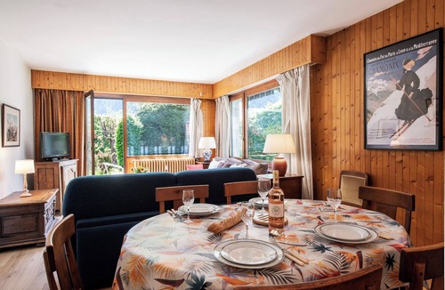 Chamonix City Centre Apartment | Apt du Brevent ski in/out Garden & Terrace, Chamonix, France