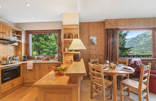 Chamonix City Centre Apartment | Apt Du Plan Praz-Brévent 4-min to lift, parking & balcony, Chamonix, France