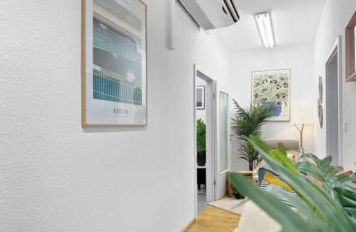 Rathaus Apartment | Apt for 9, walk to Schlossplatz