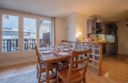 Chamonix City Centre Apartment | Apt Lyret1 Central Chamonix 4-Min Walk to Aiguille du Midi, Chamonix, France