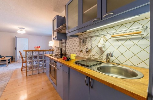 Chamonix City Centre Apartment | Apt Lyret1 Central Chamonix 4-Min Walk to Aiguille du Midi, Chamonix, France