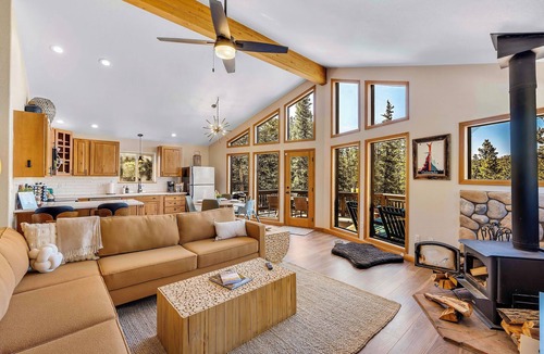Valley of the Sun House | Arcade~Family Friendly~HotTub~Views!~23 Miles to Breck~KingBds~Dogs~Fast WIFI