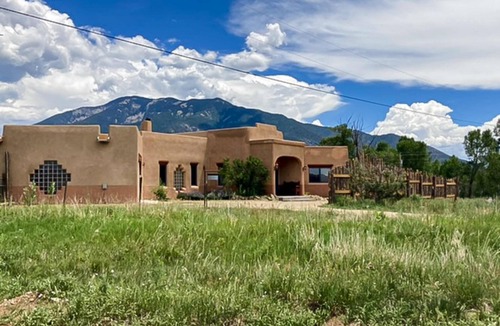 Arroyo Seco House | Arroyo Seco's Getaway - Hot Tub & Mountain Views