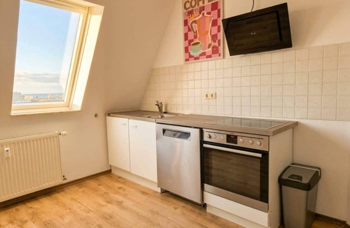 Nord-Mitte Apartment | Attic Apartment | Harbor View 2 BR Bremerhaven