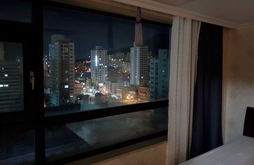 Busanjin Apartment | Available for up to 30 people 4-bedroom apartment in enchanting Busan with WiFi