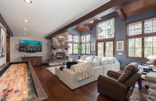 Granby House | Back 9 Lodge