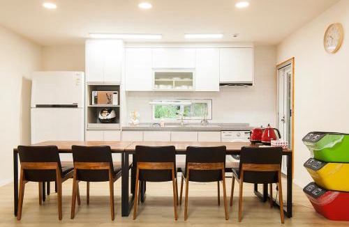 Seongsan House | Bandi House