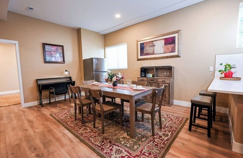 Tallyn's Reach Apartment | Basement Suite w/High Ceilings Spacious & Bright