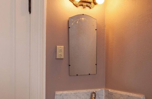 Cimarron Hotel | Bat Masterson - Historic Hotel Room