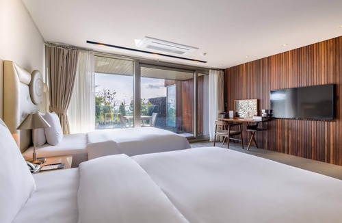 Jungmun Hotel | Bayhill Pool & Villa