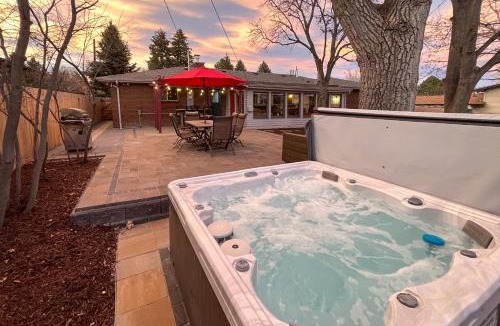 Lamar Heights Area House | BBQ, Hot Tub, Patio, Sunroom + Games!