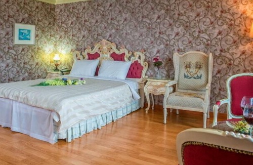 Seogwipo City House | Beachside Whitehouse