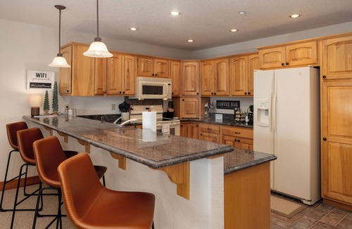 Grand Lake Condo | Beacon Landing Condo - on Lake Granby Luxurious Quality + Marina Right Outside