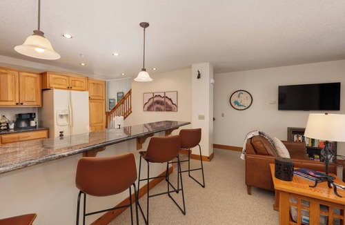 Grand Lake Condo | Beacon Landing Condo - on Lake Granby Luxurious Quality + Marina Right Outside