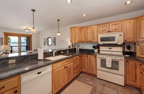 Grand Lake Condo | Beacon Landing Condo - on Lake Granby Luxurious Quality + Marina Right Outside