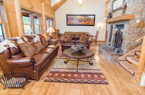 The Highlands House | Bear Creek Mining Lodge: Mountain Style, Hot Tub