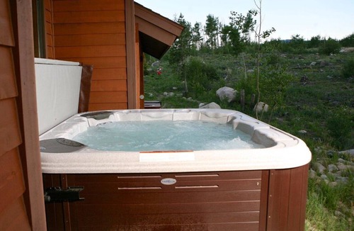 Bear Crossing House | Bear Crossing 1390 | Pet Friendly For One Dog | Private Hot Tub