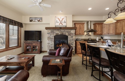 Bear Crossing House | Bear Haus Townhome w/Private hot tub