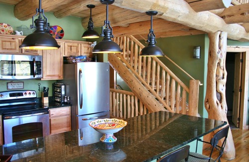 Leadville Cabin | Bear's Den-Pet Friendly! Close to Ski Cooper. Private lake access!