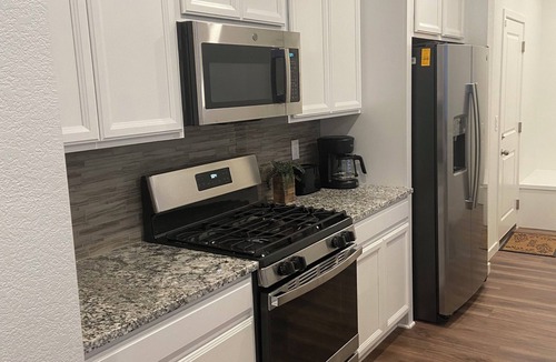 Commerce City House | Beautiful 2022 Constructed Patio Home. Sleeps up to 6 people. 10mins DIA Airport