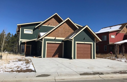 Fraser House | Beautiful 3 Bd Townhome, Central Location, Sleeps 10, Views