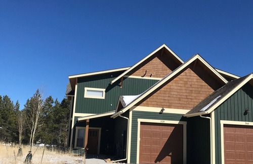 Fraser House | Beautiful 3 Bd Townhome, Central Location, Sleeps 10, Views