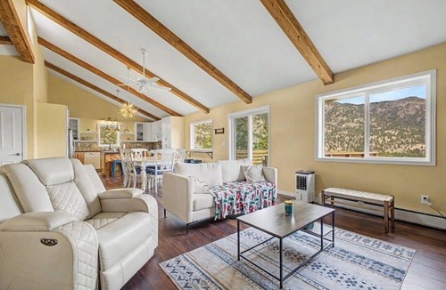 Lyons House | Beautiful 3-bedroom house in Lyons perfect for your getaway