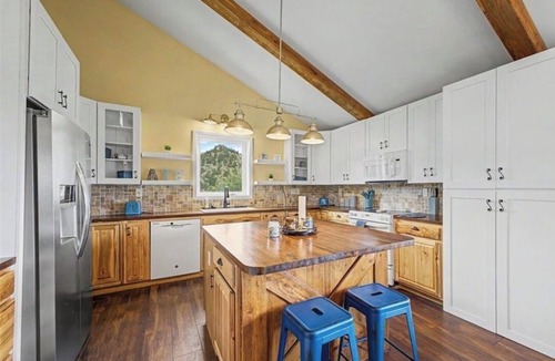 Lyons House | Beautiful 3-bedroom house in Lyons perfect for your getaway