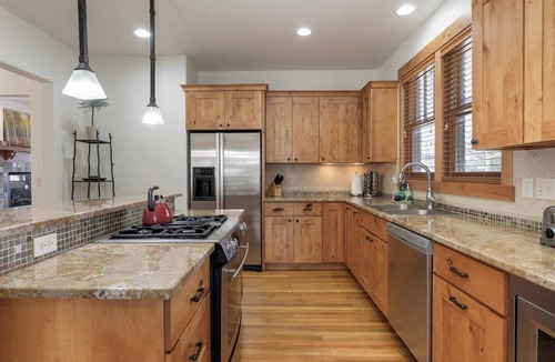 Grand Park House | Beautiful 5 BR Mountain Home, Hot Tub, shuttle!