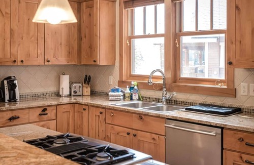 Grand Park House | Beautiful 5 BR Mountain Home, Hot Tub, shuttle!