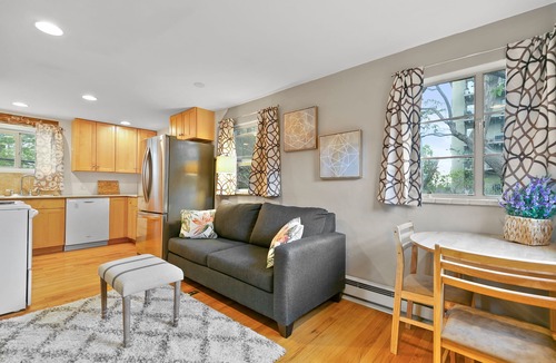 Cheesman Park House | Beautiful Carriage House | Near Botanical Gardens | On site parking