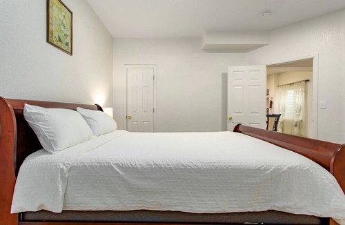 Green Valley Ranch House | Beautiful Clean Home for 30 day stays /10 min to Airport/ 20 min to dtwn Denver