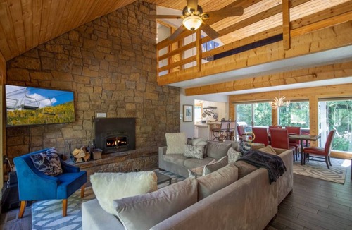 Purgatory House | Beautiful Cliff view in Durango HotTub hiking 5/3 Sleeps 16 allows pets plus AC