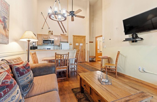 River Run Condo | Beautiful Condo In Great Location With Hot Tub & Pool Openl!