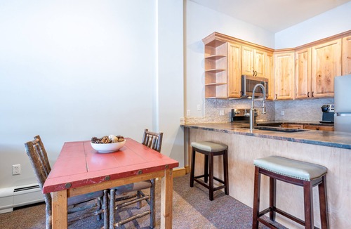 East Village at Copper Condo | Beautiful condo, just steps from Super Bee, Vaulted Ceilings! Free WiFi
