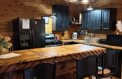 Hartley County Cabin | Beautiful Country Shop Home/Cabin
