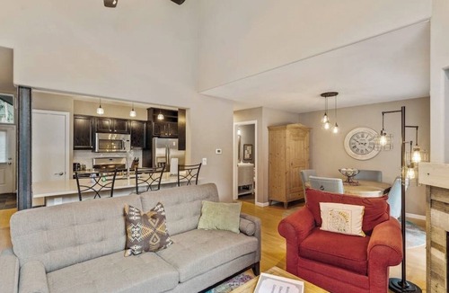 Edwards House | Beautiful downtown townhouse with patio, grill, firepit, fireplace, washer/dryer
