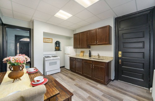 Capitol Hill Apartment | Beautiful Large 1 bed 1 bath in Capitol Hill denver