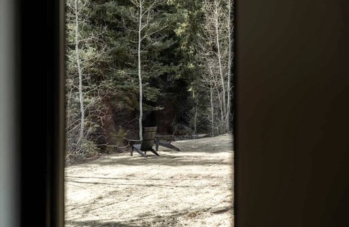 Grant House | Beautiful Modern-Rustic Cabin Surrounded by Trees for a Peaceful Escape in Grant, Colorado