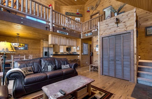 Frisco House | Beautiful Mountain Cabin, Walk to Town and Trails,