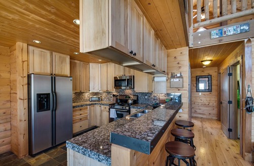 Frisco House | Beautiful Mountain Cabin, Walk to Town and Trails,