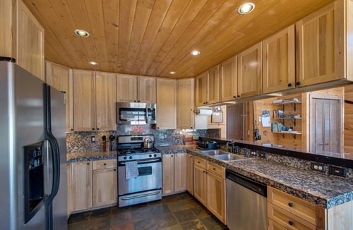 Frisco House | Beautiful Mountain Cabin, Walk to Town and Trails,