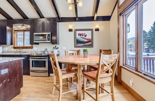 Frisco House | Beautiful Mountain Views, Private Hot Tub on Large Deck, Great for Families and Apres Ski!