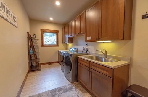 Estes Park House | Beautiful New Home with Views of Castle Mountain - 3510