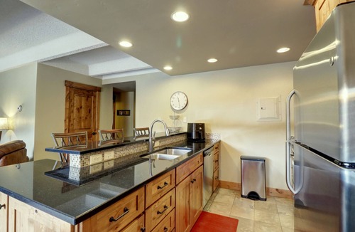 East Village at Copper Condo | Beautiful Porch, Mountain Side, Private Wash/Dryer