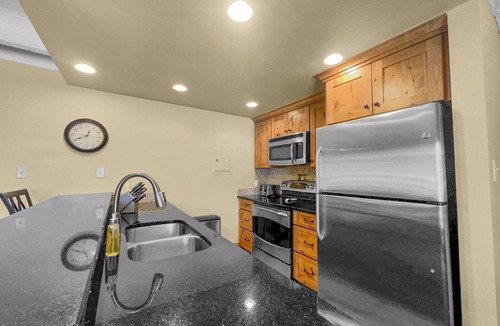 East Village at Copper Condo | Beautiful Porch, Mountain Side, Private Wash/Dryer