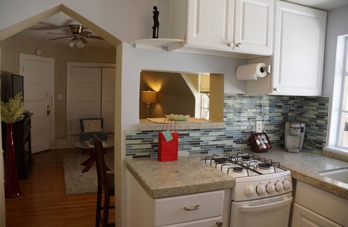City Park West Apartment | Beautiful Retreat, Uptown walk Downtown, Convention Center & tourist attractions