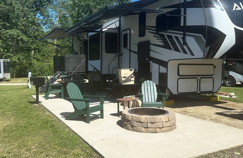 Littleton House | Beautiful RV 2-bedroom w Loft Bed-sleeps 6 comfortably. We deliver, you enjoy!