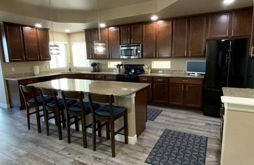 Cimarron Hills House | Beautiful Stylish Craftsman 5 Bedroom home